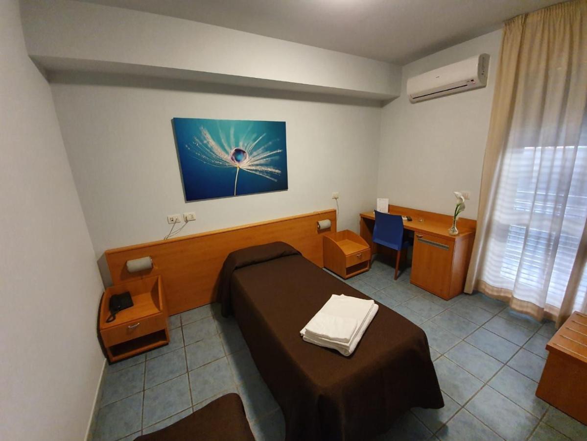 Hotel Casale Dei Greci Бианкавила Екстериор снимка